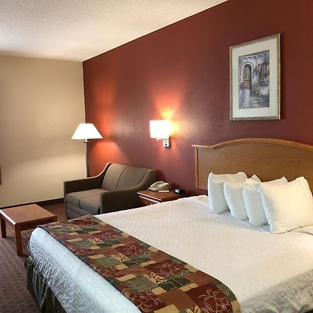 Millennium Inn Ellisville Bagian luar foto
