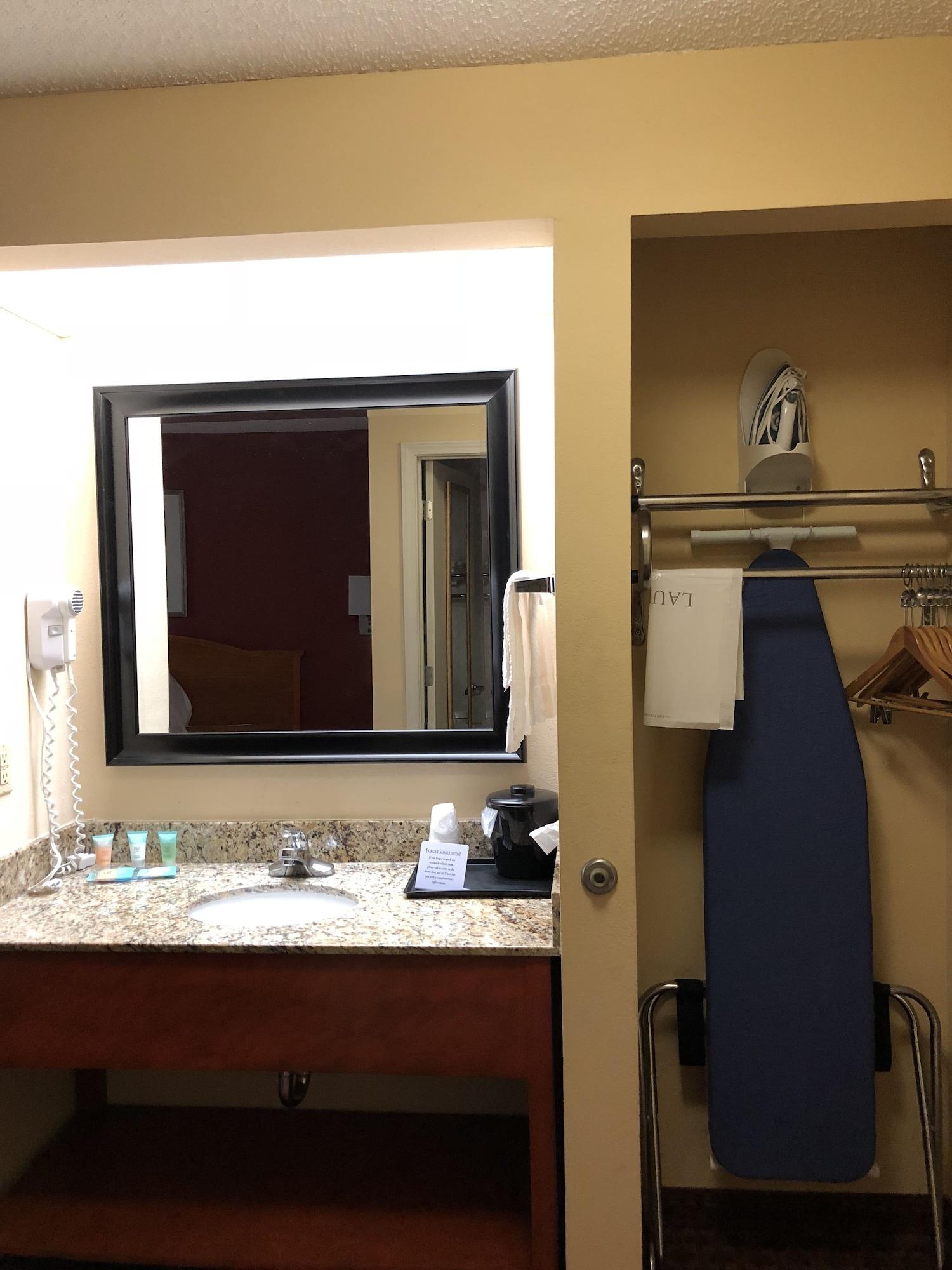 Millennium Inn Ellisville Bagian luar foto