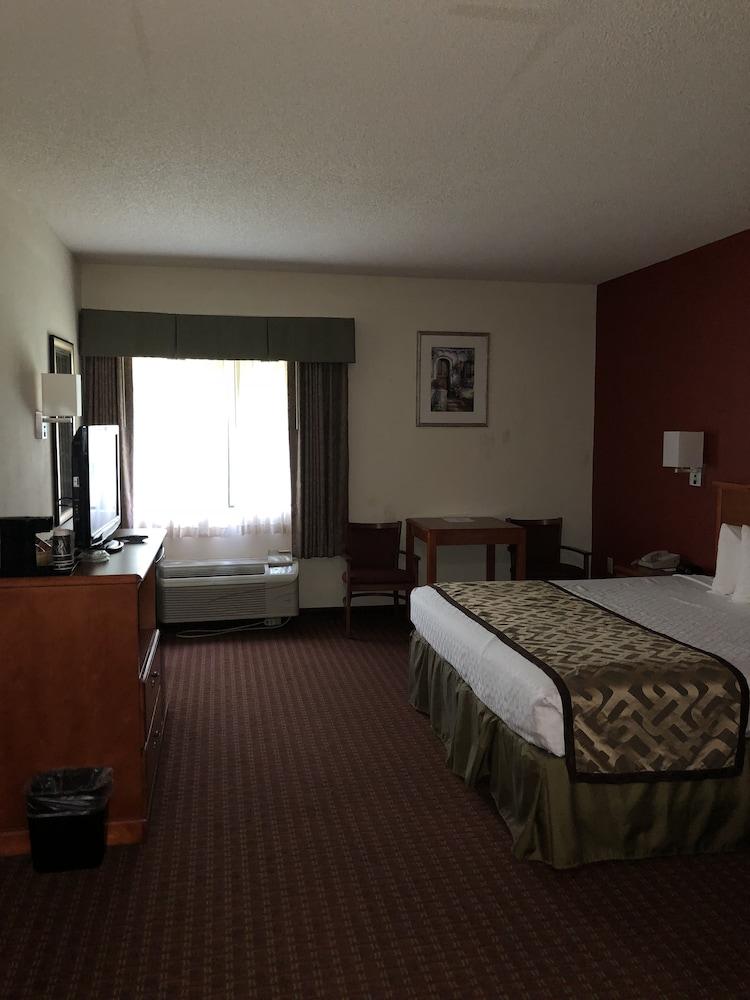 Millennium Inn Ellisville Bagian luar foto