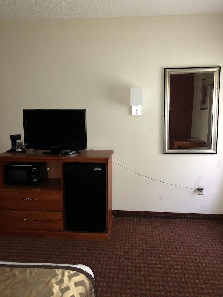 Millennium Inn Ellisville Bagian luar foto