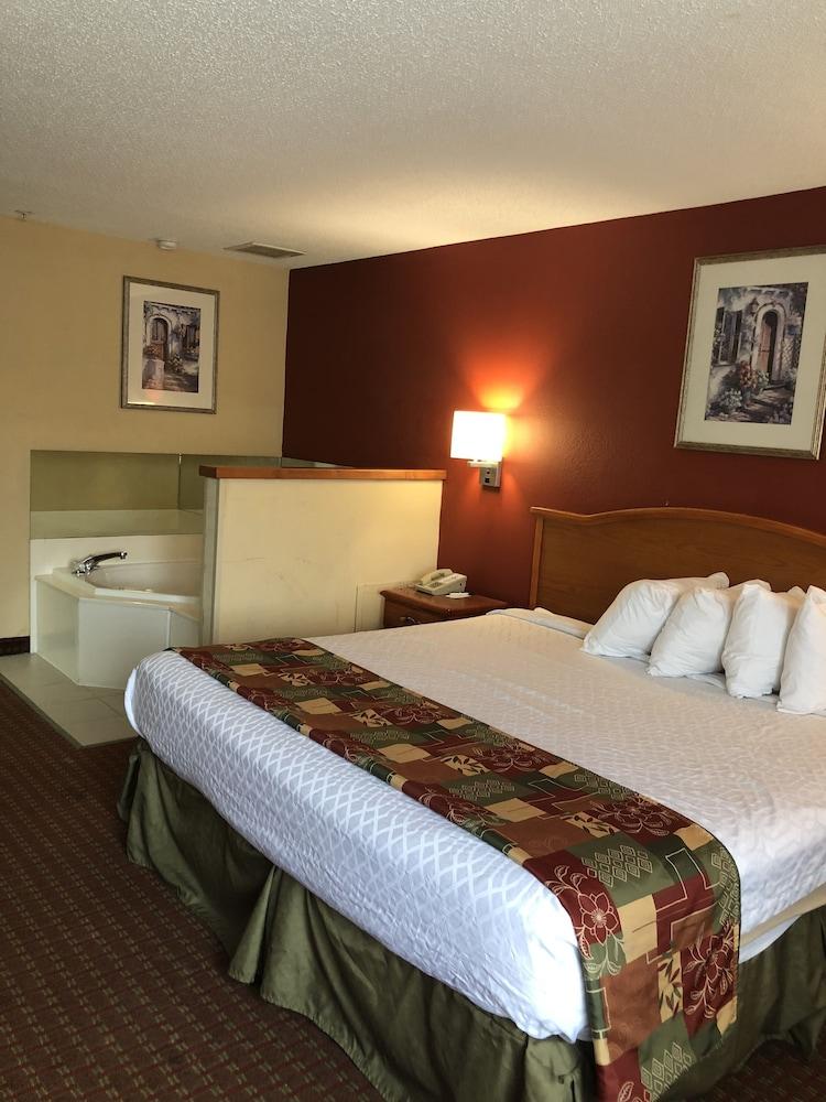 Millennium Inn Ellisville Bagian luar foto