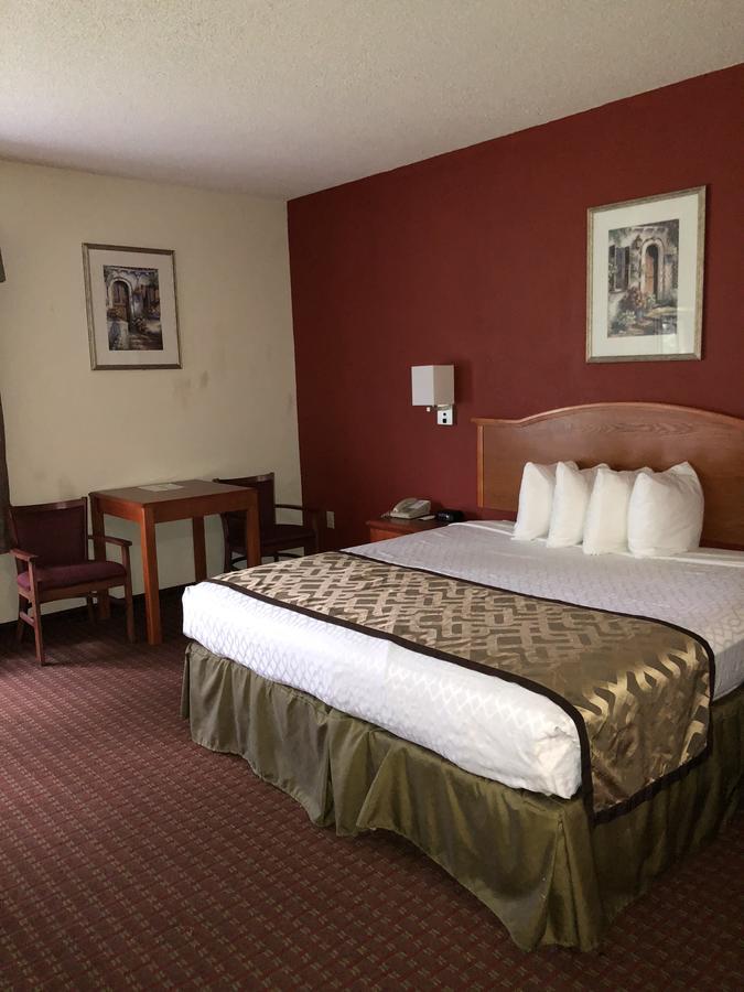 Millennium Inn Ellisville Bagian luar foto