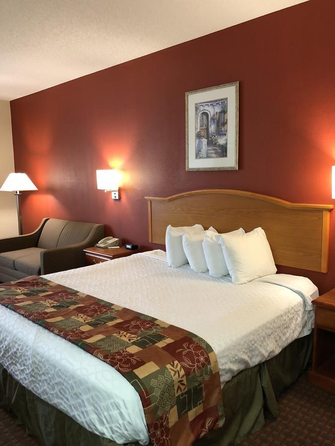 Millennium Inn Ellisville Bagian luar foto