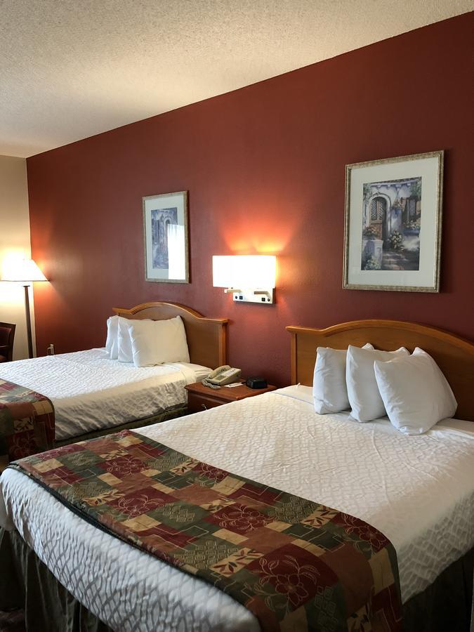 Millennium Inn Ellisville Bagian luar foto