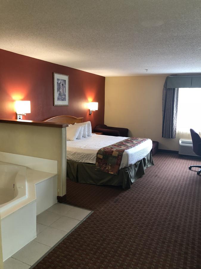 Millennium Inn Ellisville Bagian luar foto