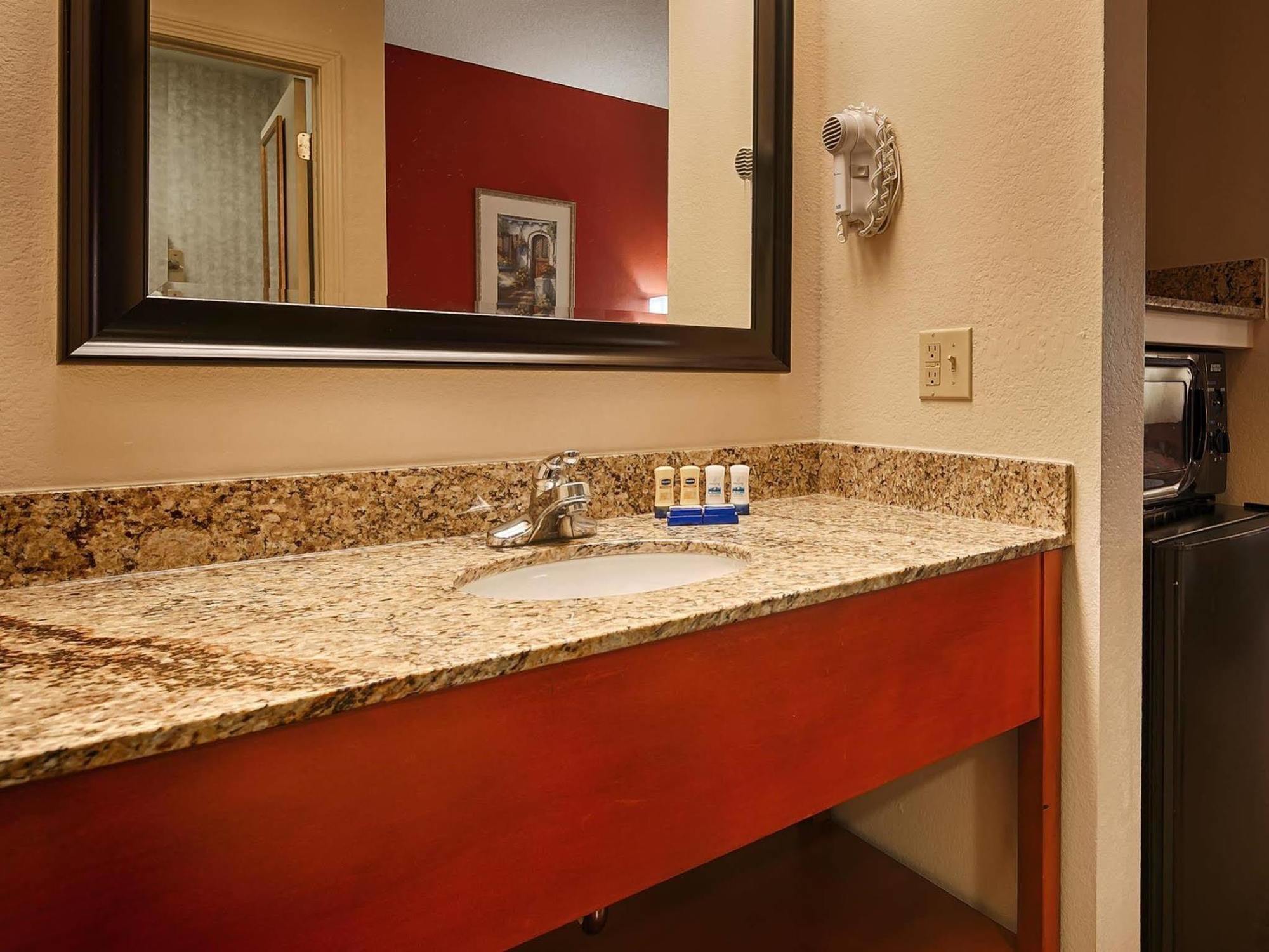 Millennium Inn Ellisville Bagian luar foto