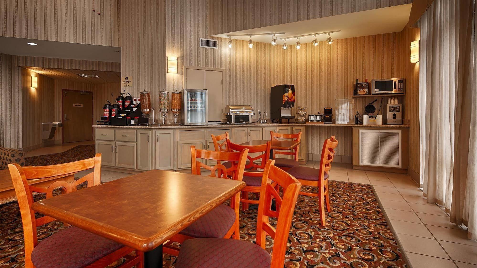 Millennium Inn Ellisville Bagian luar foto