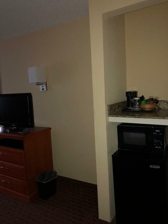 Millennium Inn Ellisville Bagian luar foto