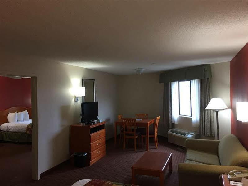 Millennium Inn Ellisville Bagian luar foto